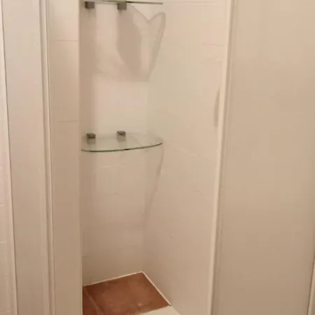 Sotto Il Pergolato Di Glicine *